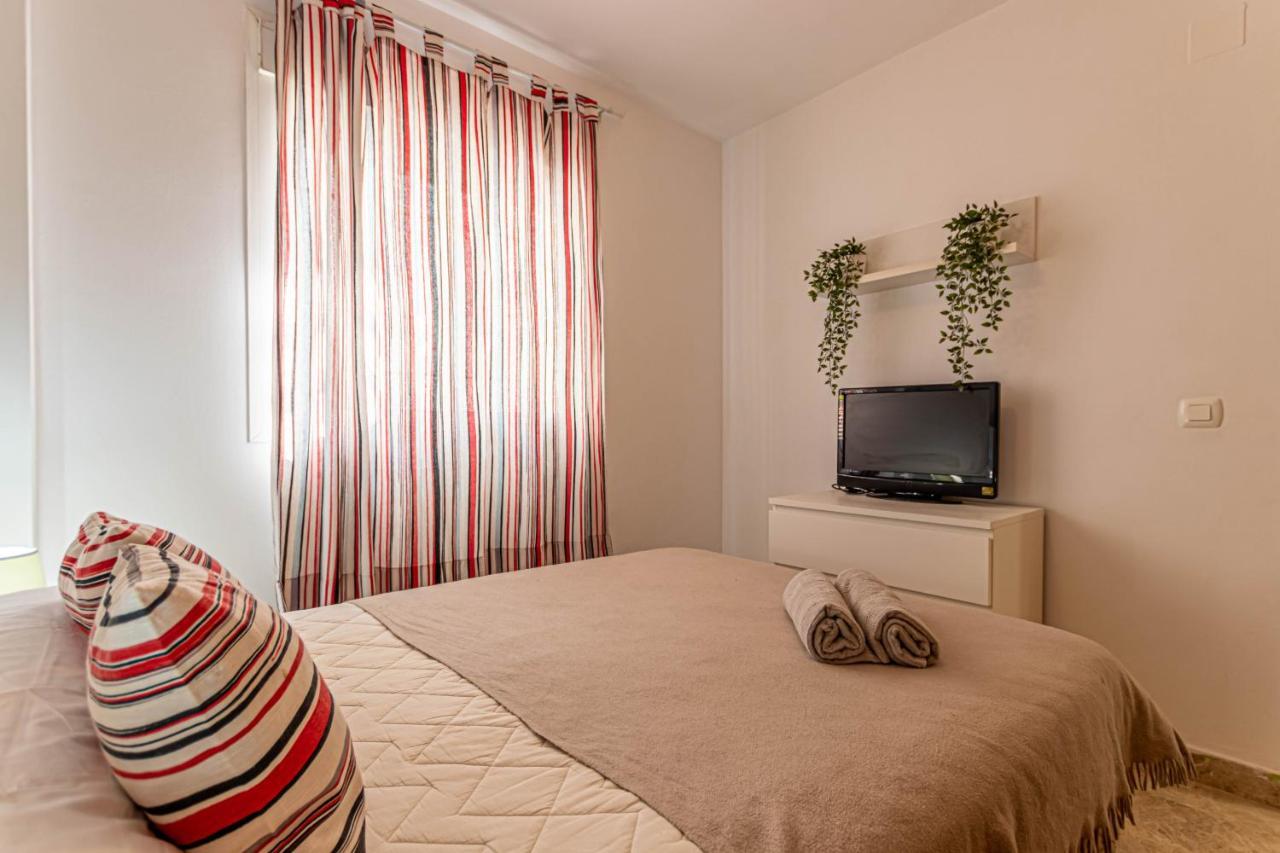 797 Holiday Rentals- Duplex Para 7 En La Carihuela A 1 Min De La Playa 토레몰리노스 외부 사진