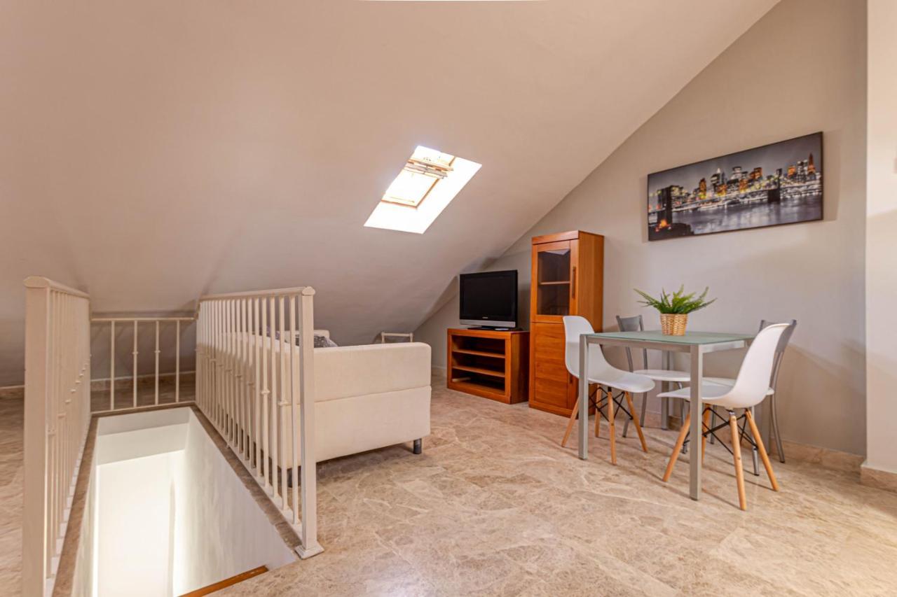 797 Holiday Rentals- Duplex Para 7 En La Carihuela A 1 Min De La Playa 토레몰리노스 외부 사진