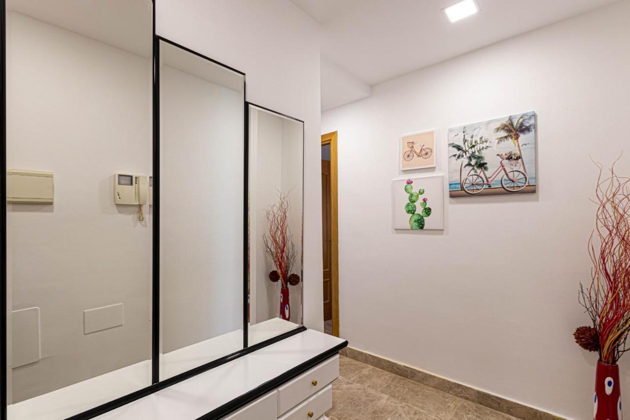 797 Holiday Rentals- Duplex Para 7 En La Carihuela A 1 Min De La Playa 토레몰리노스 외부 사진